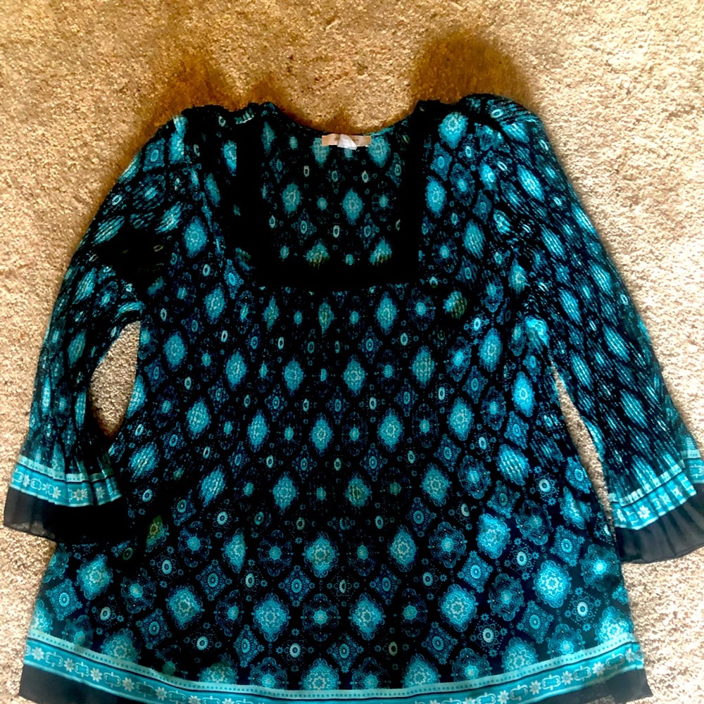 Like new black and turquoise ladies lace-trimmed square-neck top. Bell sleeves